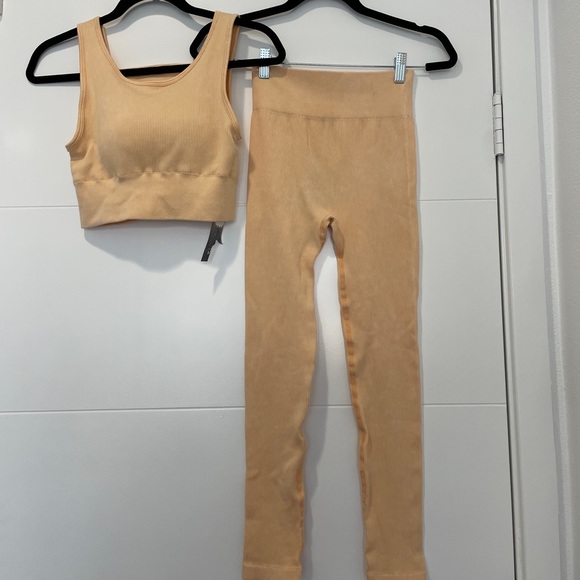 Mono B Peach Ribbed Seamless Workout Set Sports Bra & Leggings Athleisure NWT M - Picture 9 of 15